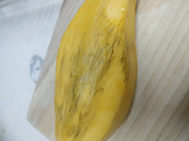 망고의 검은 실줄