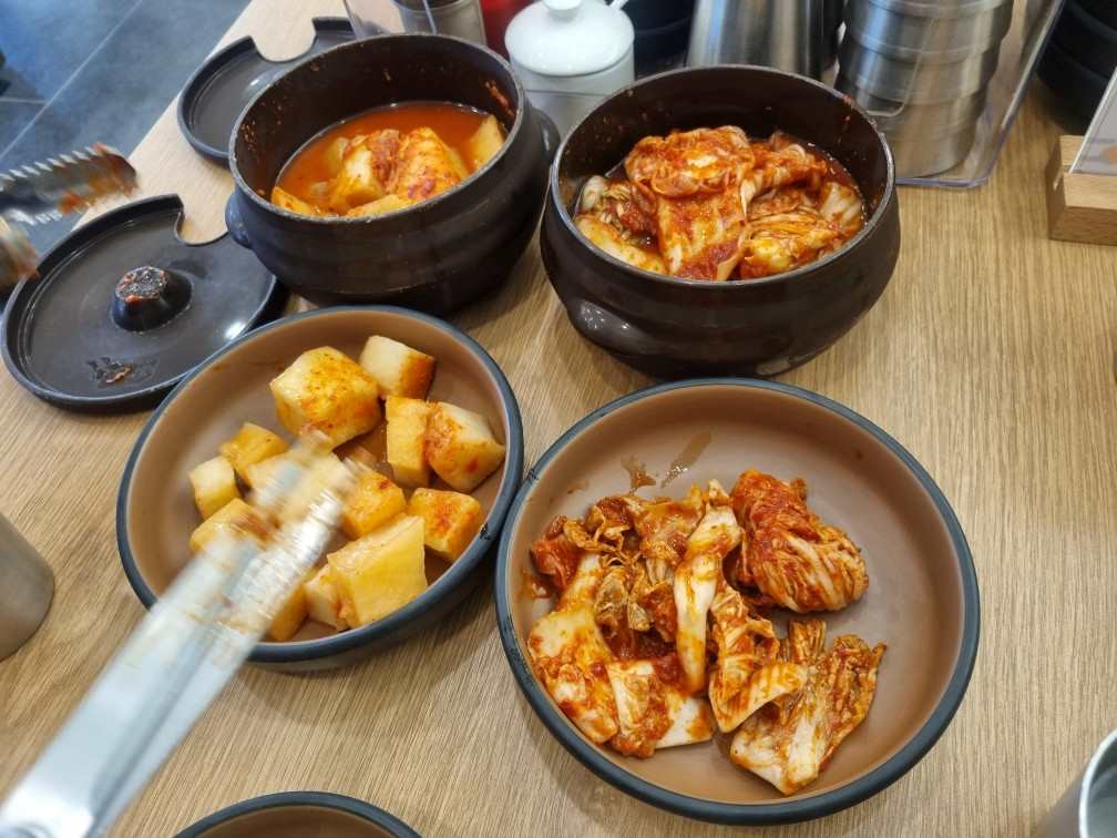 본가 가마솥 설렁탕 김치&#44; 깍두기