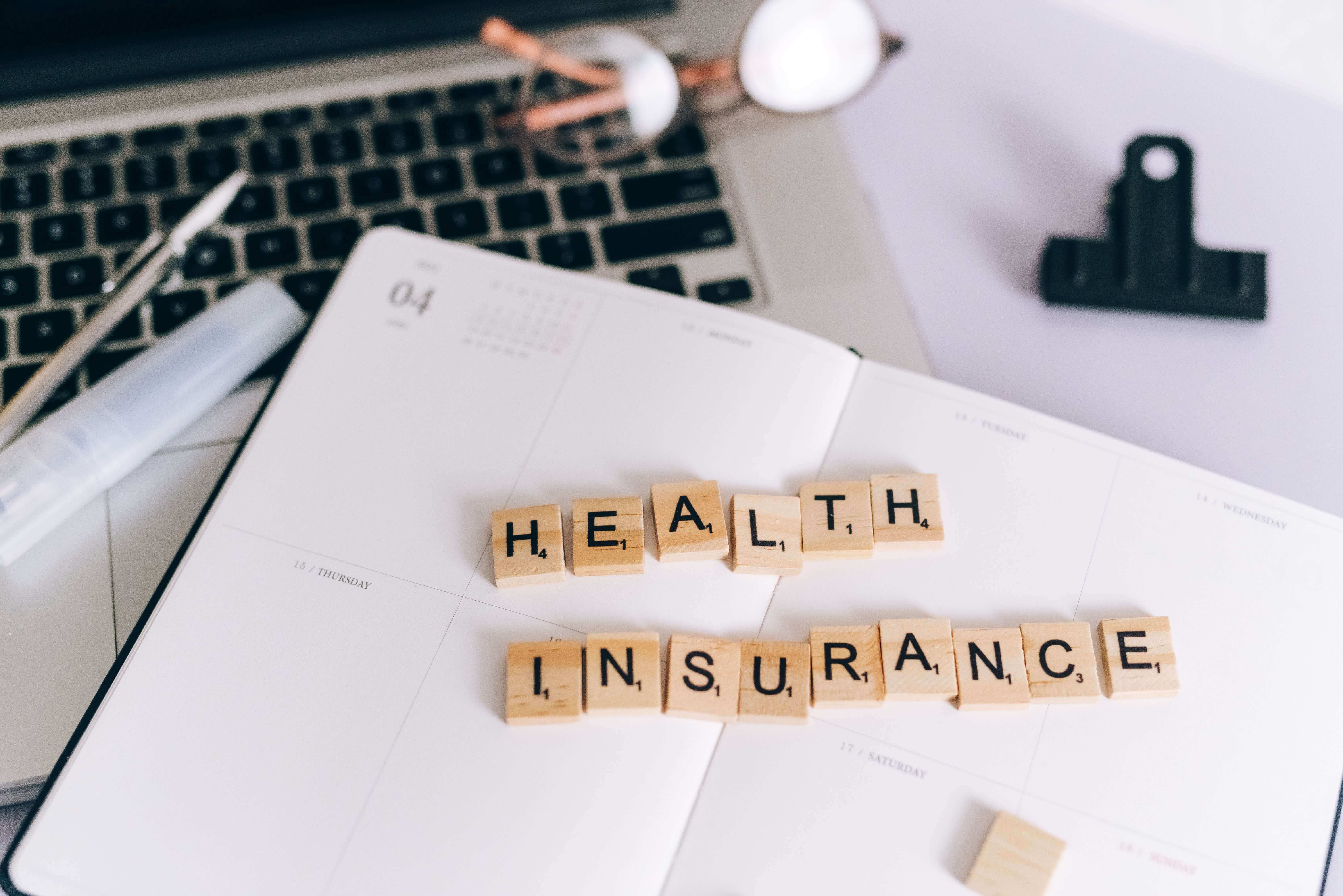 health insurance라고 써있다