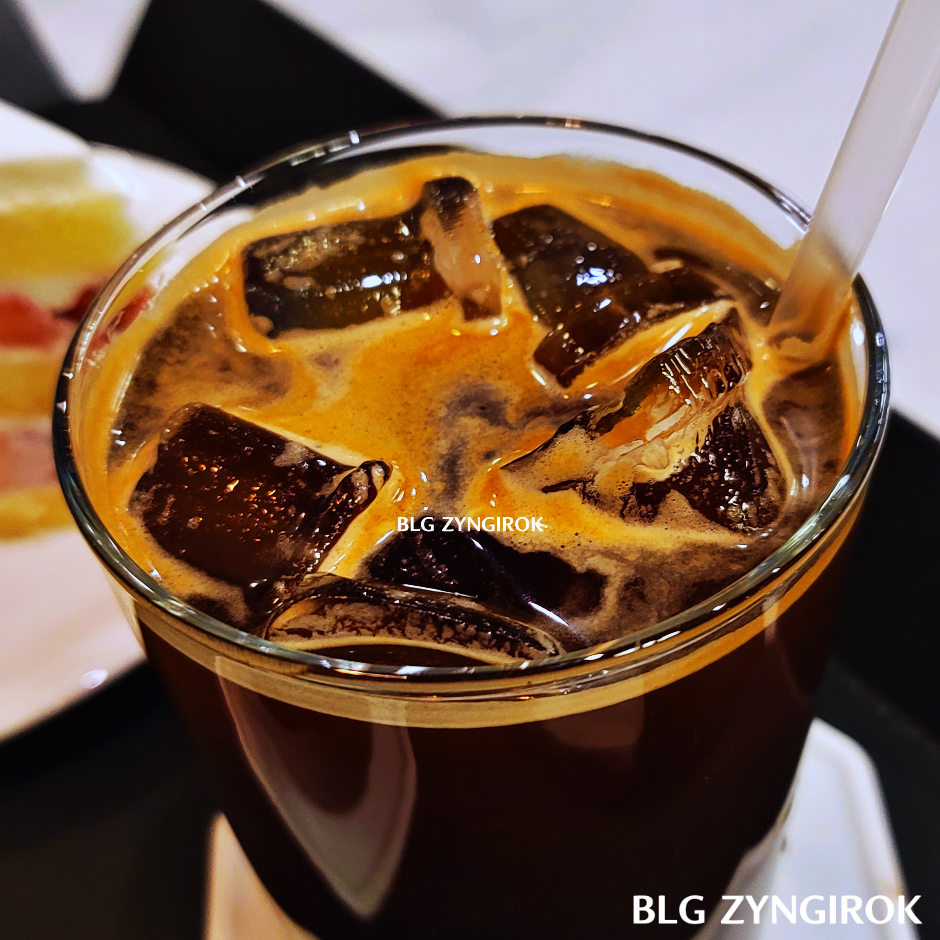 주문한 아이스 아메리카노 모습이다.