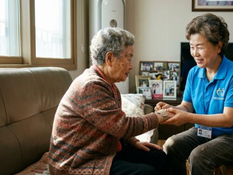 어르신 돌봄 서비스