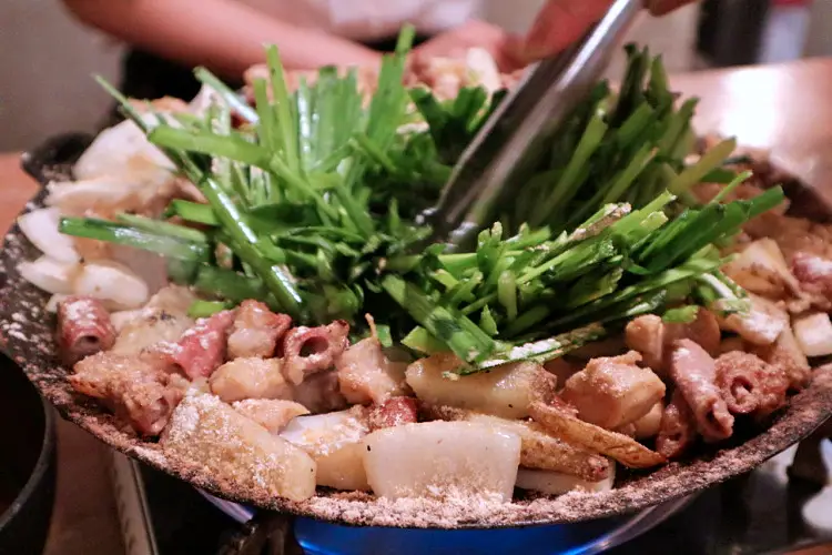 줄서는식당 공덕동 공덕역 맛집 대파김치와 함께 먹는 고소한 곱 가득 곱창과 부드러운 막창 모듬곱창 한우 소곱창 맛있는 곳 소개