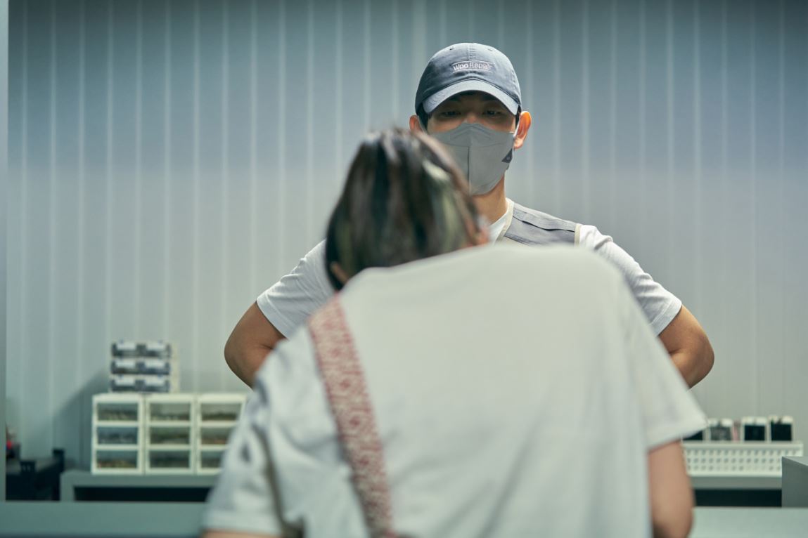 This is [스마트폰을 떨어뜨렸을 뿐인데]