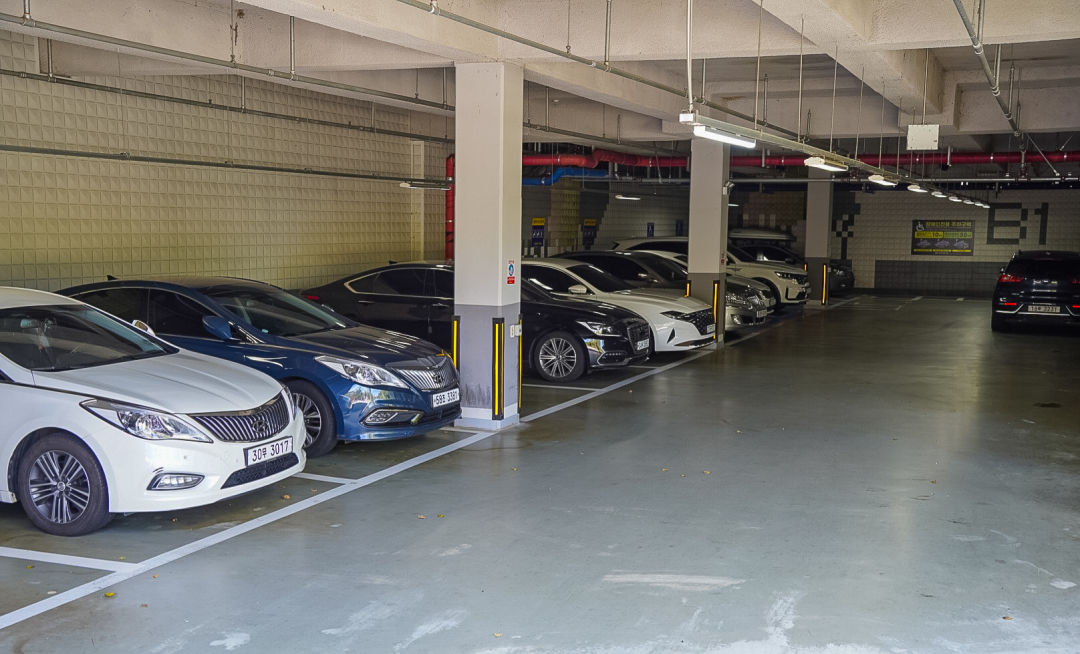 광교 푸른숲 도서관 주차장