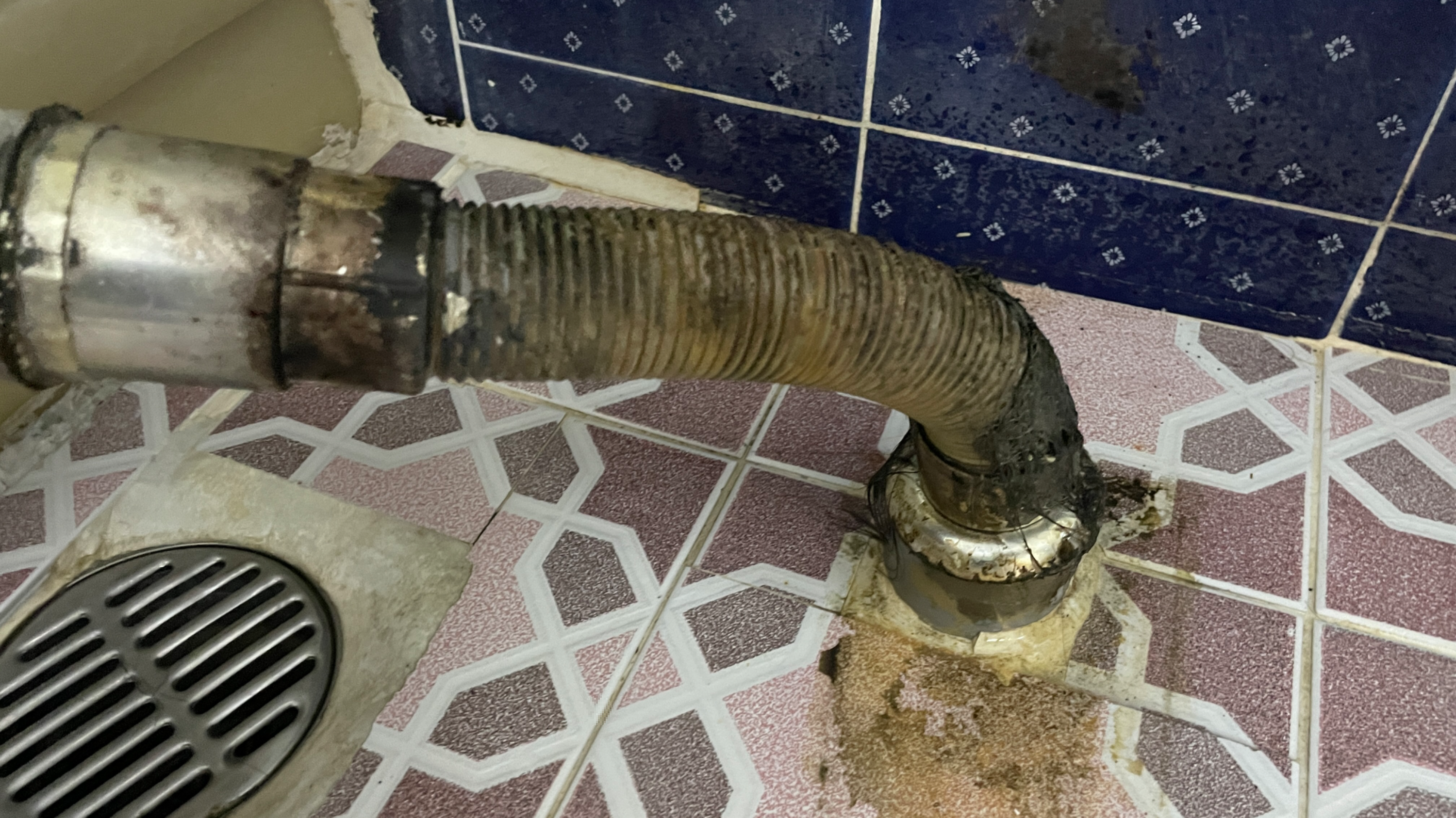 세면대-배수관-오염