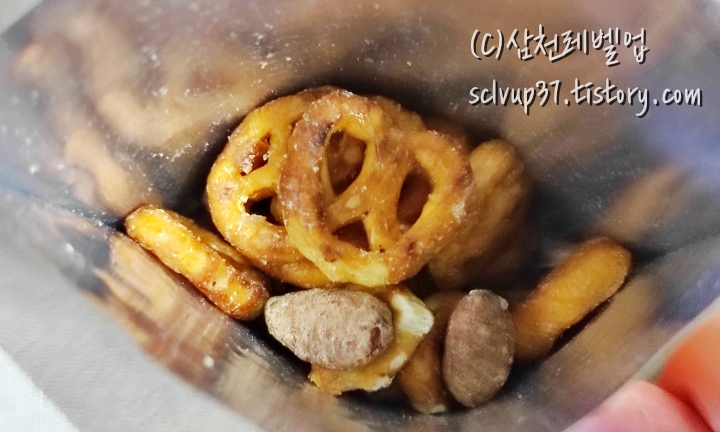 개봉 후 아몬드와 프레첼