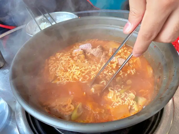 돈 잘버는 젊은사장 만인의 입맛을 사로잡은 4분 30초 김치찌개 맛있는 식당 봉천동 낙성대역 맛집 서장훈 주우재 추천 소개