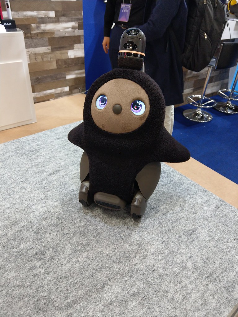 친근한-생김새의-LOVOT