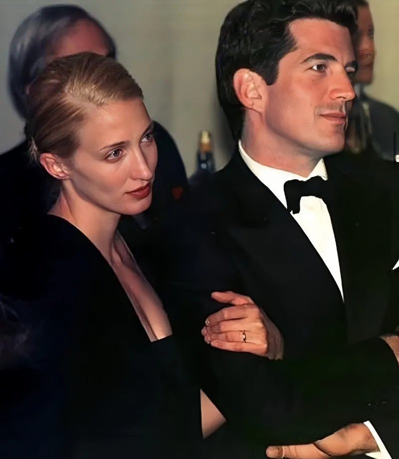 캐롤린베셋&#44;캐롤린베셋케네디&#44;캐롤린청바지&#44;부츠컷진&#44;90년대패션&#44;미니멀리즘룩&#44;콰이어트럭셔리&#44;리바이스517&#44;청바지스타일링&#44;아메리칸러브스토리&#44;HBO드라마&#44;존에프케네디주니어&#44;25년청바지트렌트&#44;레트로패션&#44;벨라하디드패션&#44;셀린느청청&#44;끌로에패션쇼&#44;티스토리패션&#44;트렌드분석&#44;패션아이콘&#44; 올드머니룩