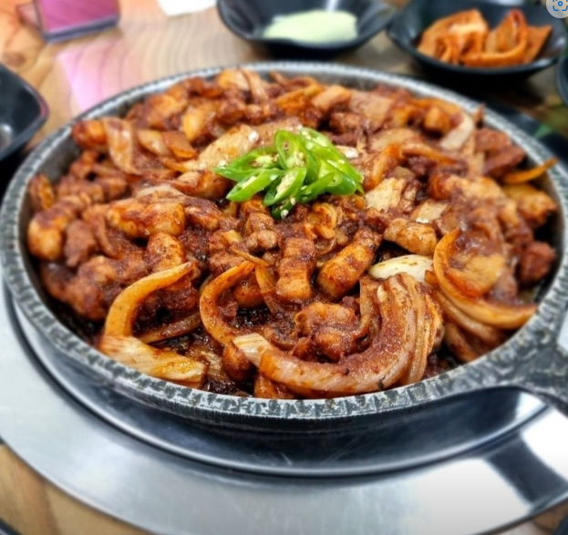 윤가네촌돼지 대표 메뉴