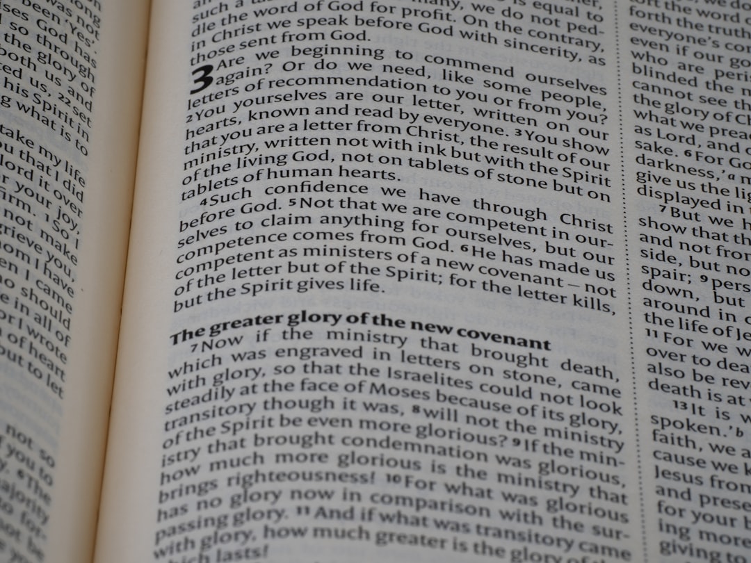 가장 중요한 명사는 '예약'이므로 영어로는 reservation 입니다.