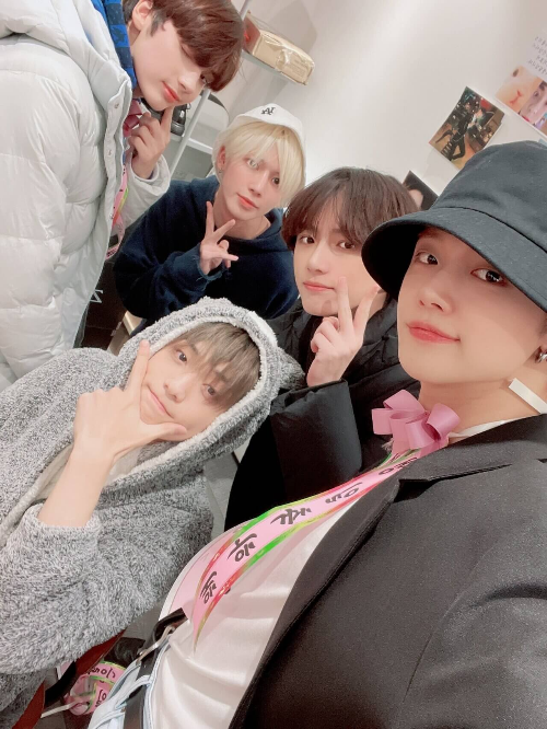 투모로우바이투게더 빌보드 200