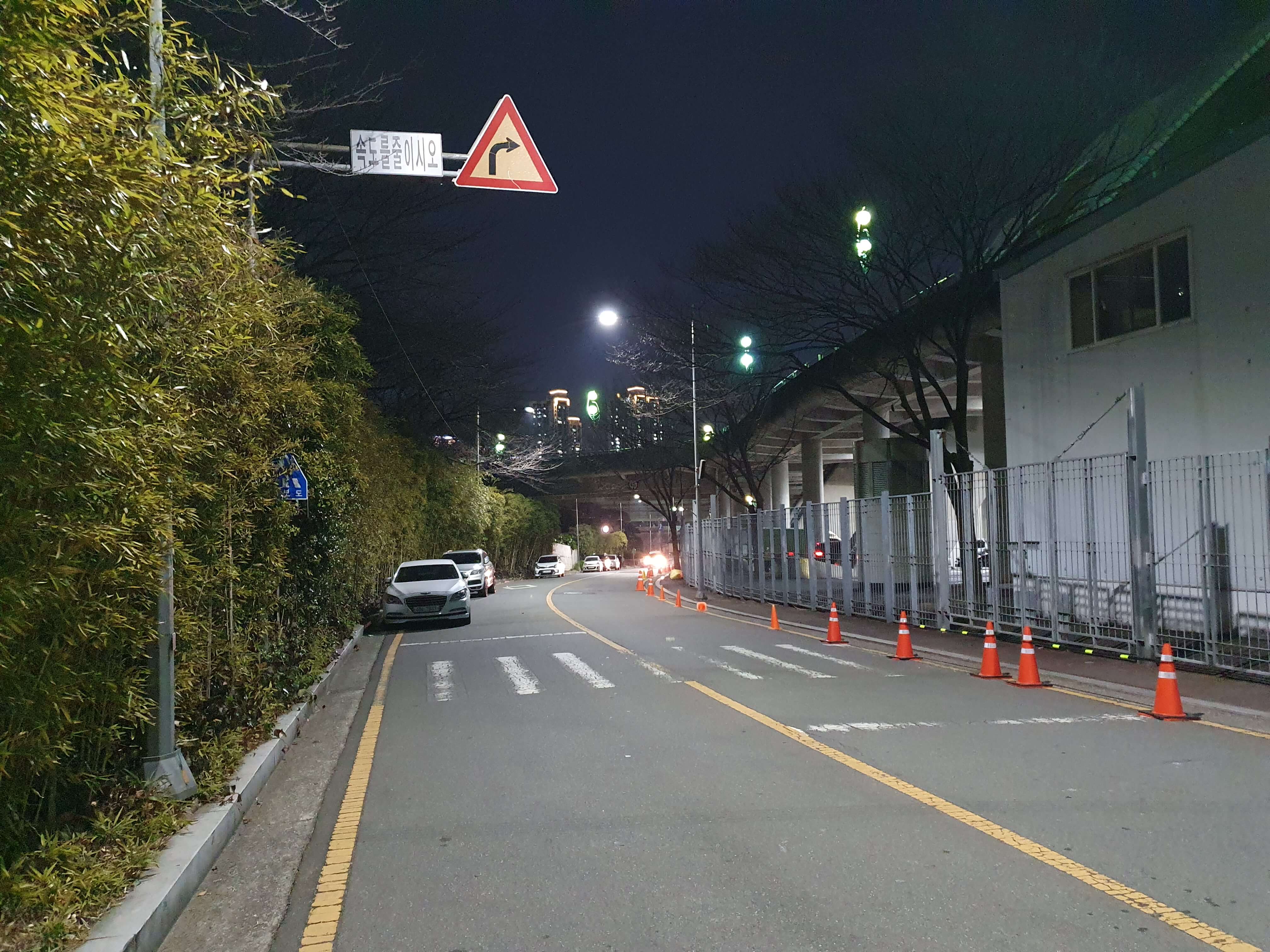 북쪽 출입구 진입로