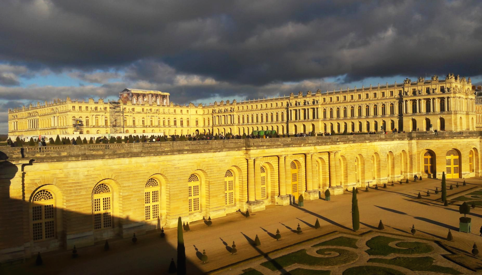 뒷모습 베르사유 궁전 뒷모습