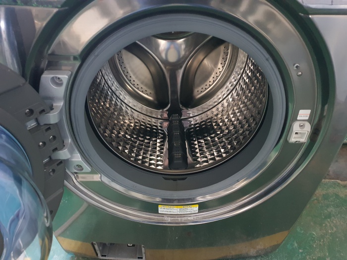 문이-열려있는-드럼세탁기