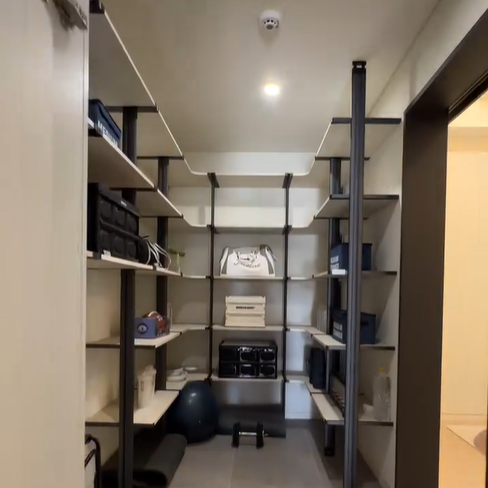 신발를 진열이 가능한 슈즈룸