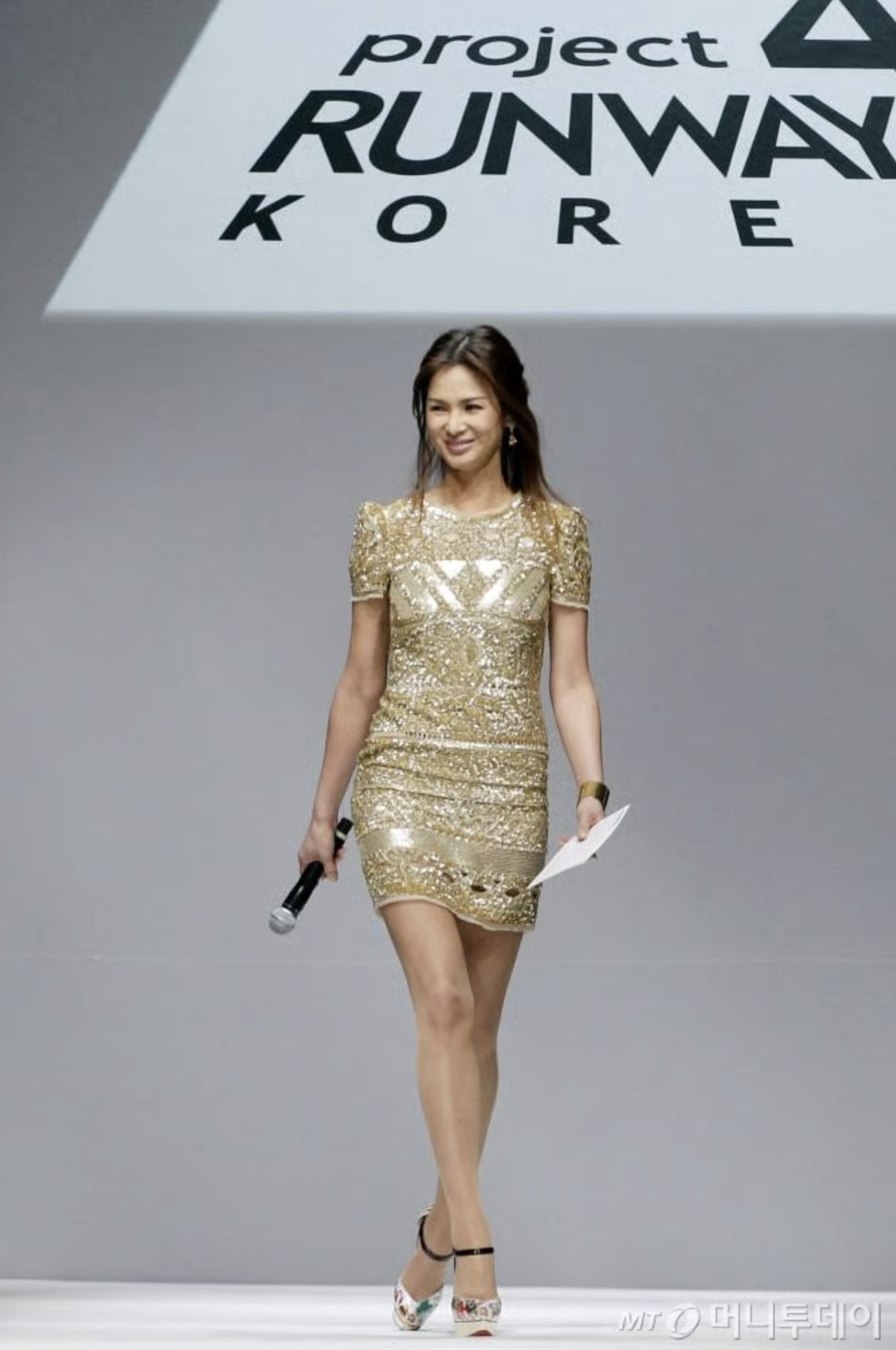 모델 이소라 프로젝트 런웨이 MC 현장 모습