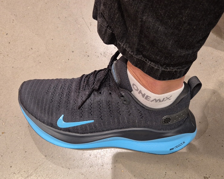 나이키 리액티브 인피니티 런4 관절보호 러닝화