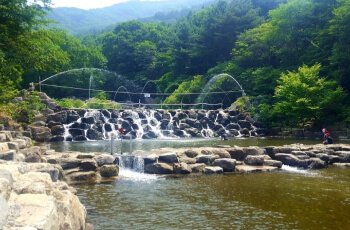 축령산 자연휴양림 계곡 물놀이장