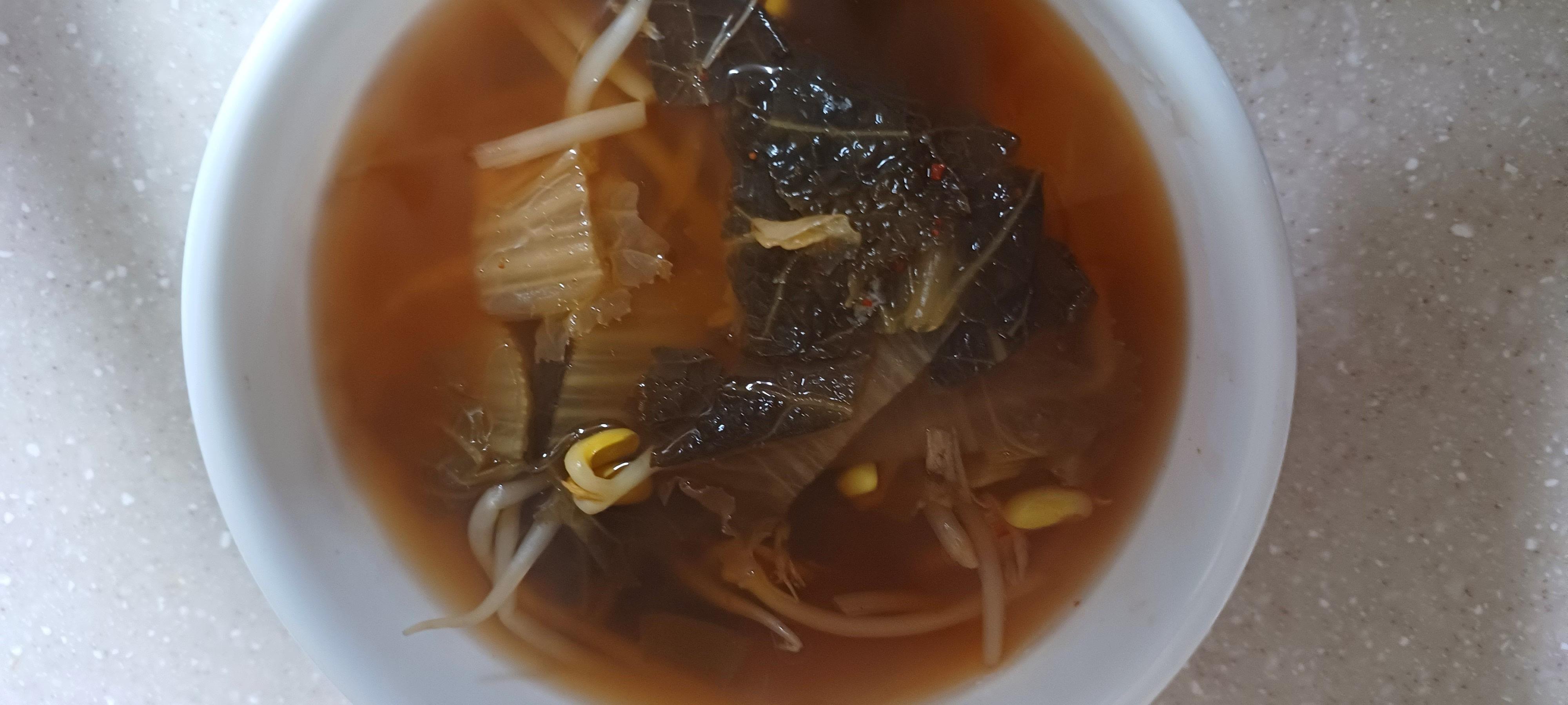 시원한 묵은지 배추김칫국 완성