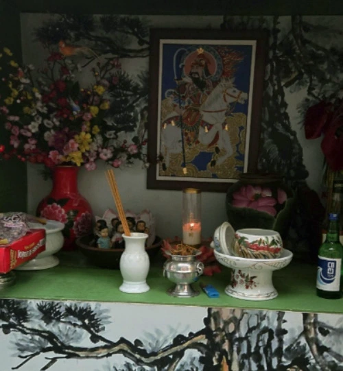 부산유명한점집 건립장군 탱화와 기물들