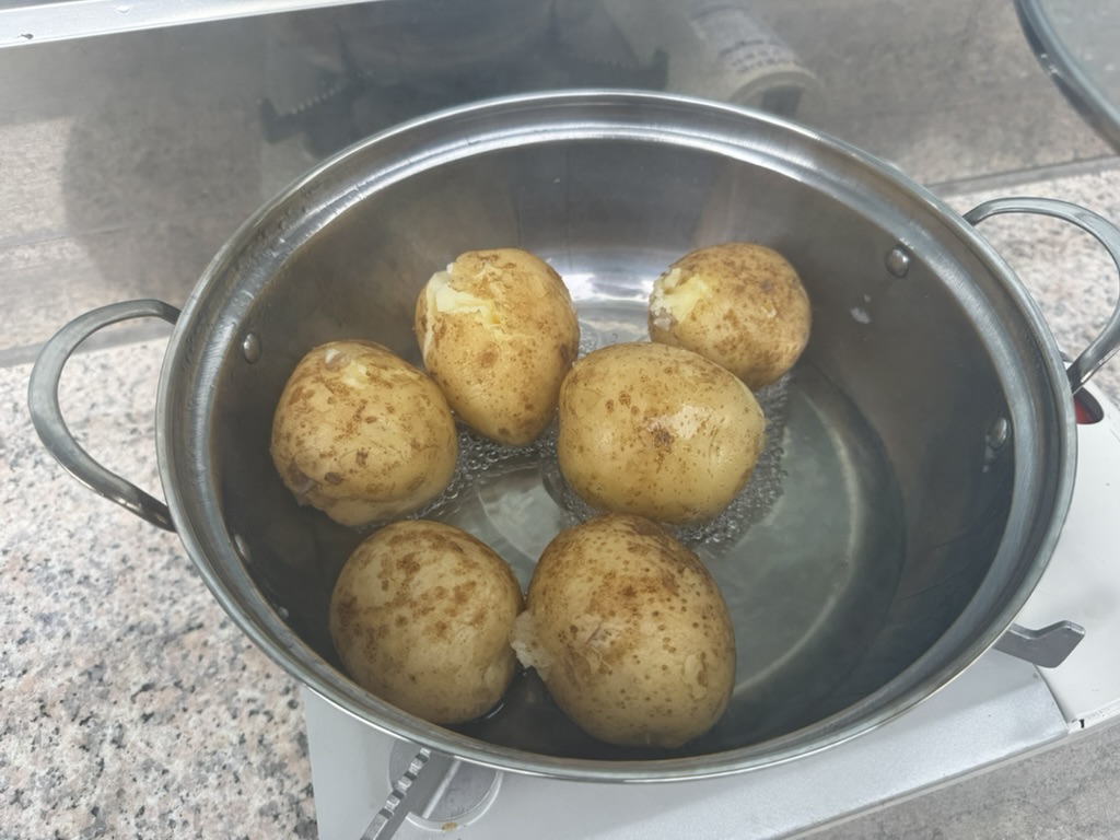 하지감자 삶기