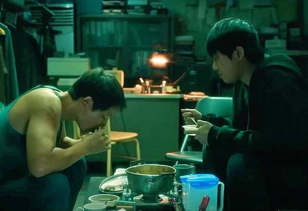 치건과 연규의 첫 식사, 마음을 터게 되는데