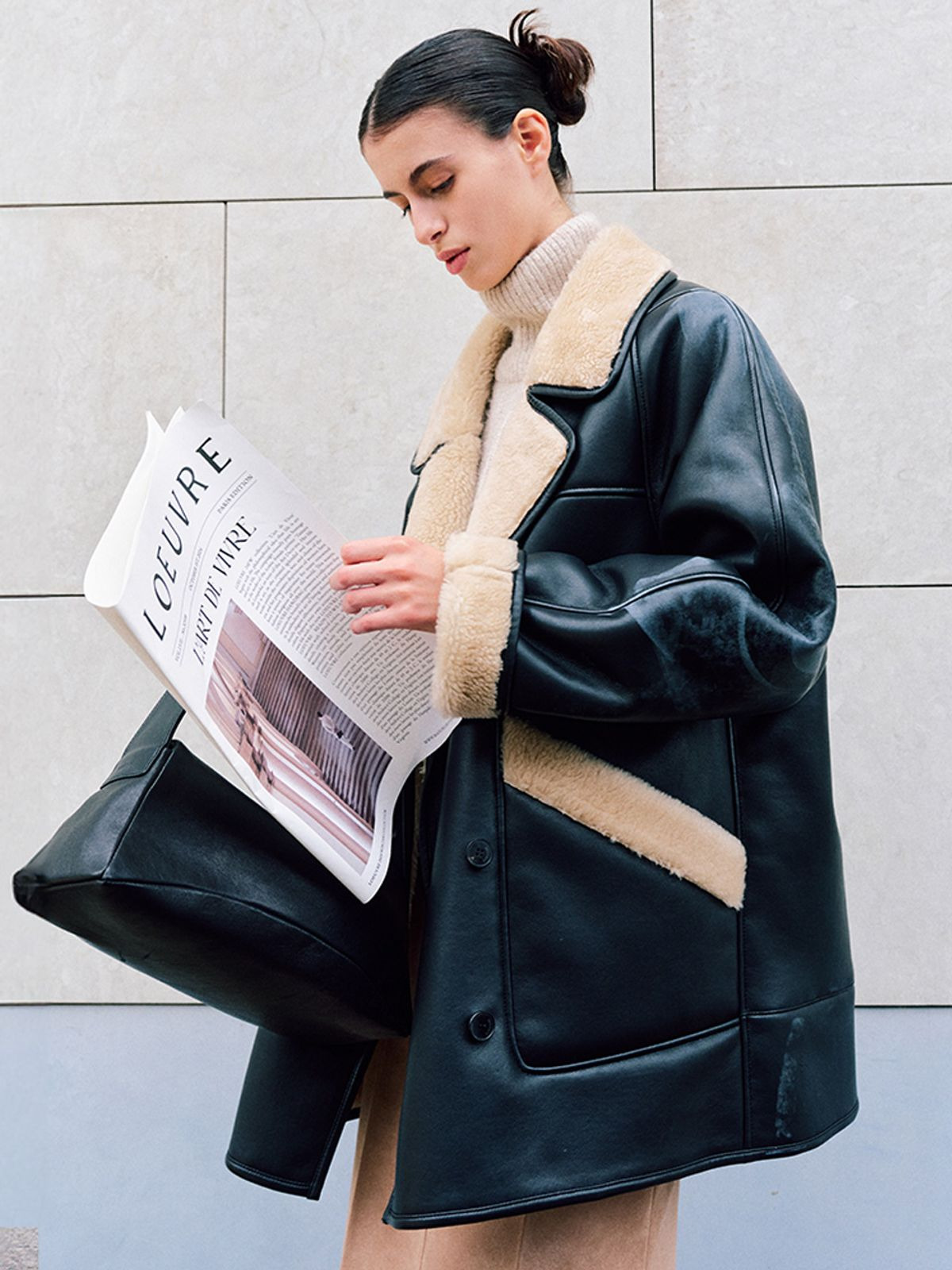 루에브르 무스탕 모델 착용