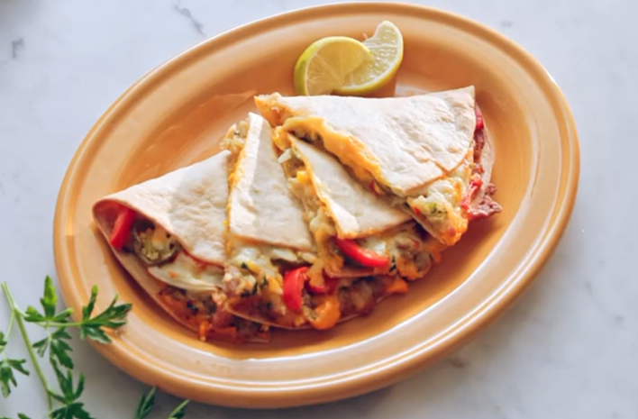 순두부 또띠아로 만든 만두 퀘사디아