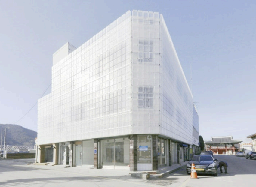 재활용 플라스틱으로 건축물