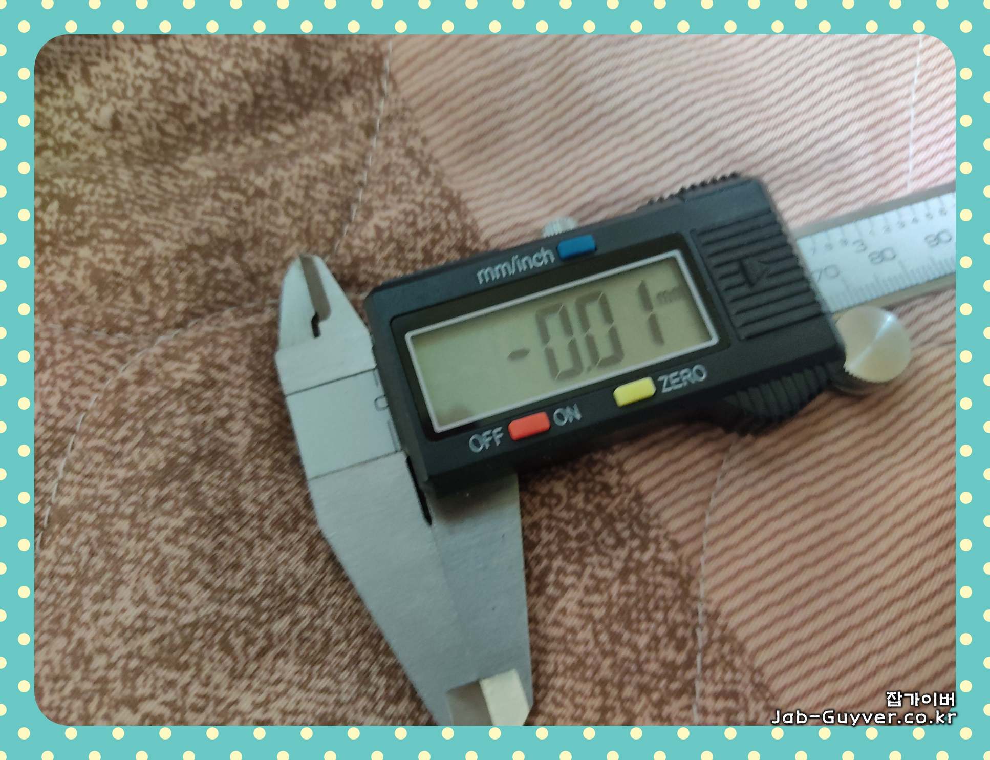 디지털 버니어 캘리퍼스 배터리 커버 고정과 접점 안정화