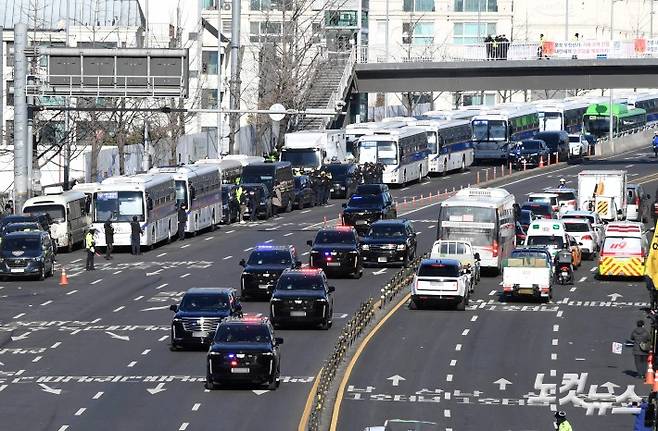 체포영장 집행 배경 “내란 혐의”