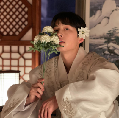 송중기