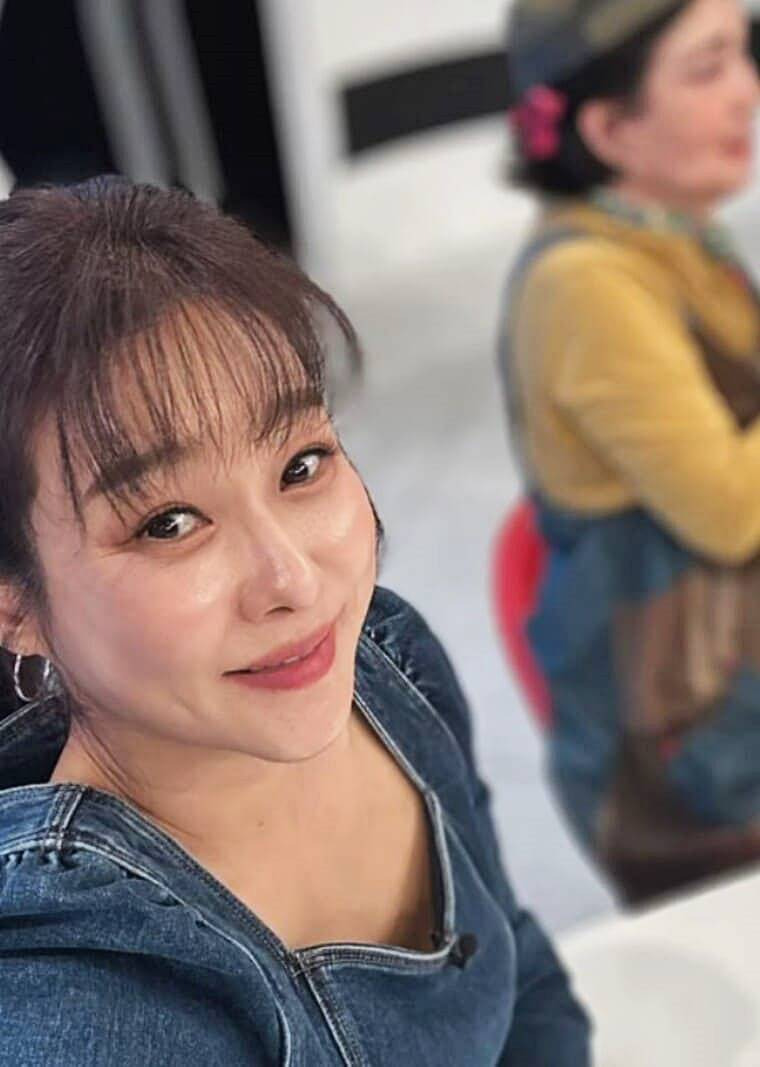 현영 모델 데뷔 및 방송 활동