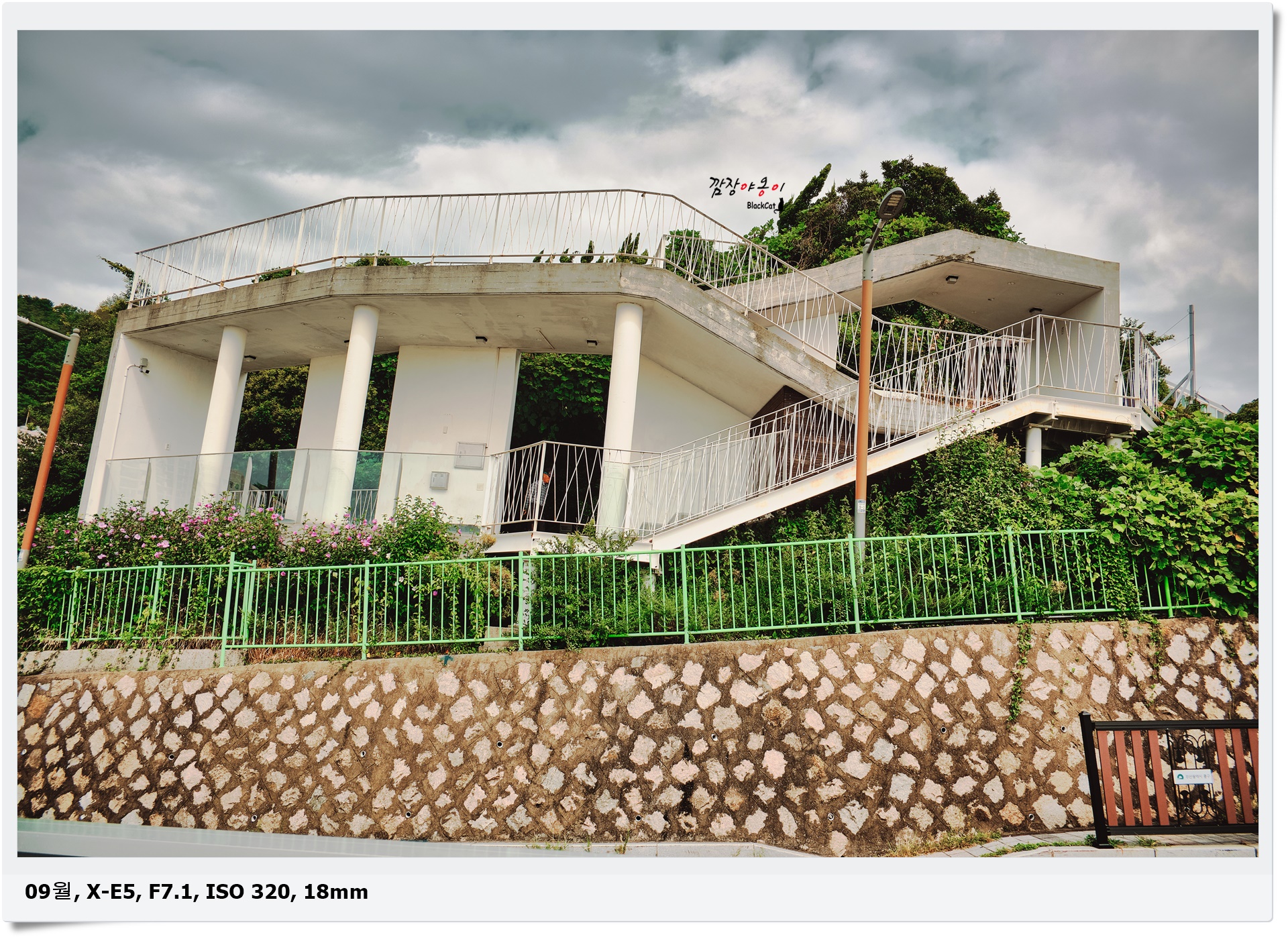 부산 영주동, 중앙공원/ 민주공원 인근 일출과 야경이 좋은 산복도로 '역사의 디오라마'