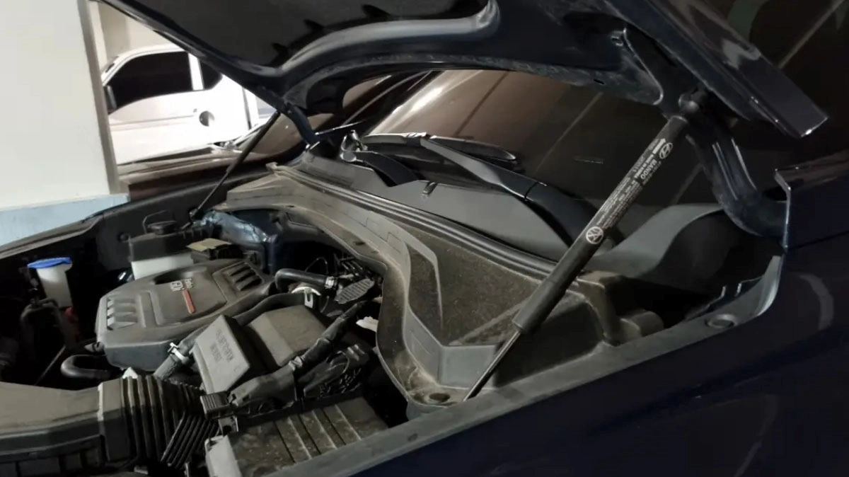 싼타페 본넷 열린 상태