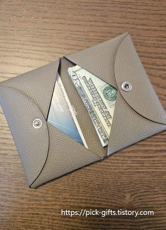 생일 선물로 받은 에르메스 칼비 카드지갑