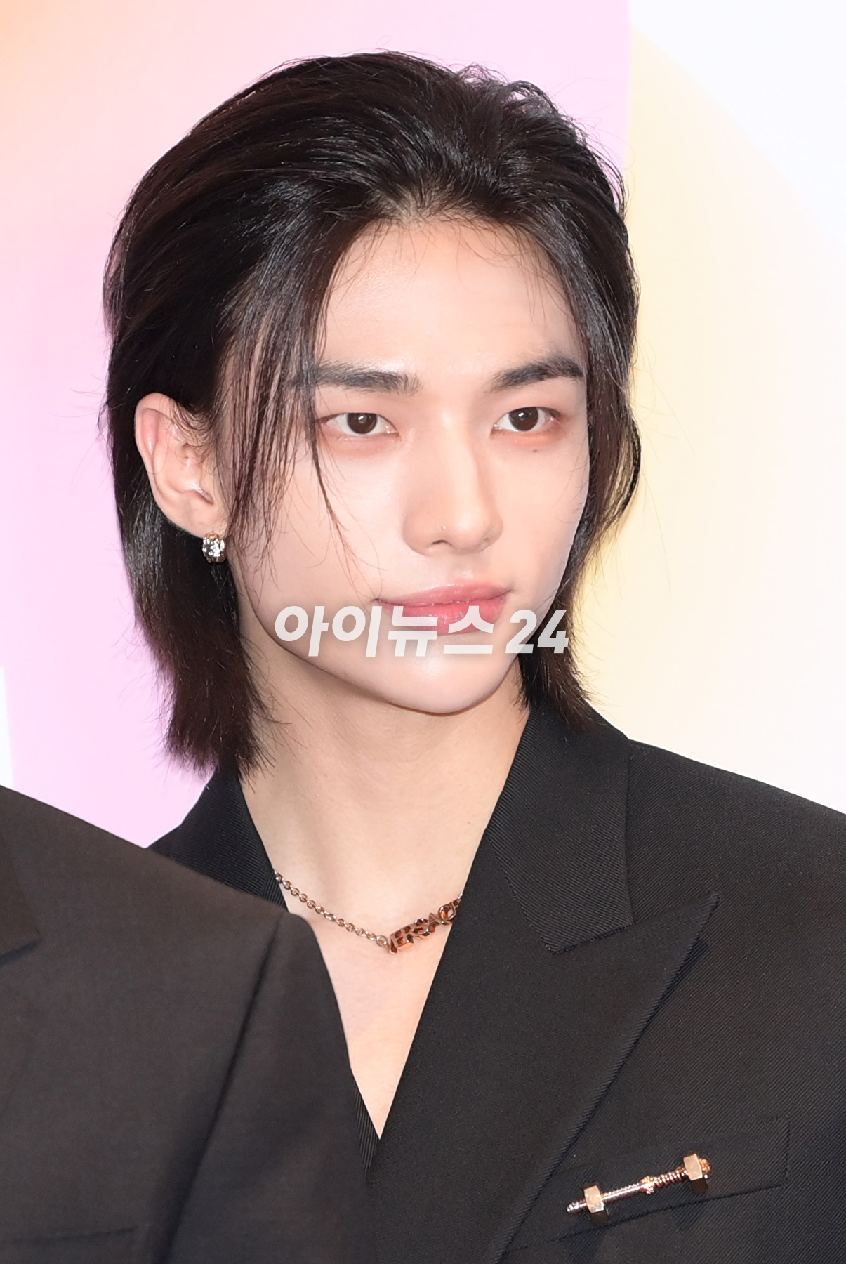 그룹 스트레이 키즈(Stray Kids)가 10일 오후 서울 송파구 올림픽공원 케이스포돔(KSPO DOME)에서 열린 '2023 K글로벌 하트 드림 어워즈' 레드카펫 행사에 참석하고 있다. [사진=정소희 기자]