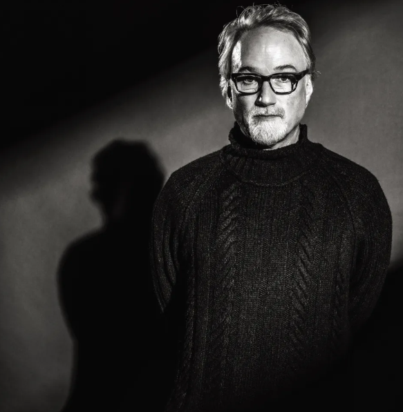 데이비드 앤드루리오 핀처감독 검은색 니트입은사진