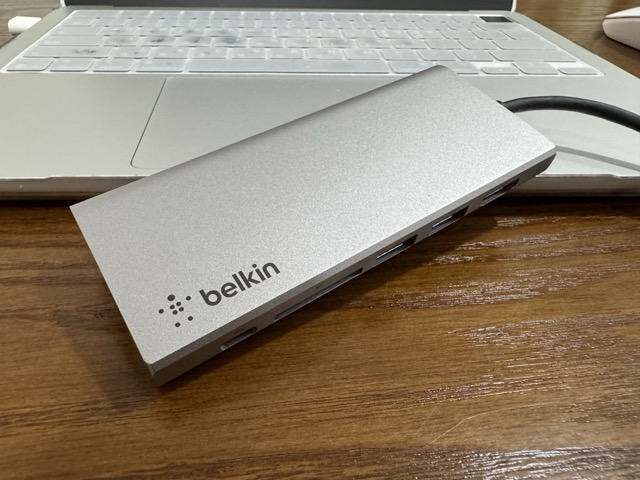 맥북 필수 악세사리