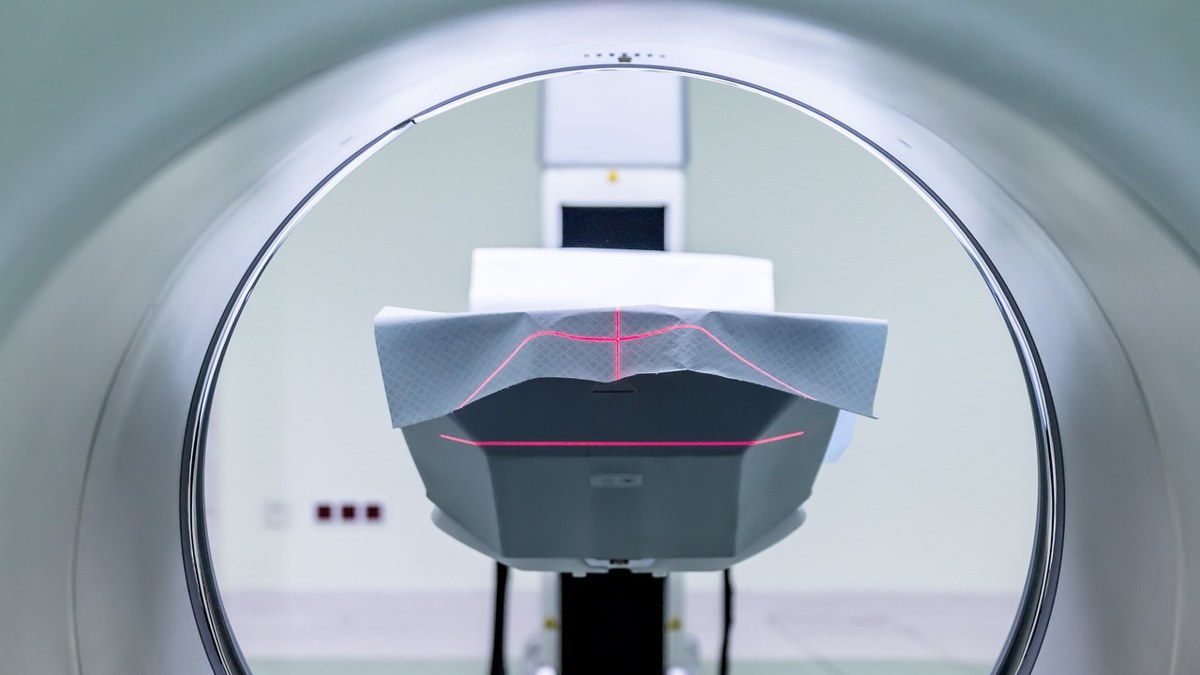 병원 영상 검사 장비 CT와 MRI