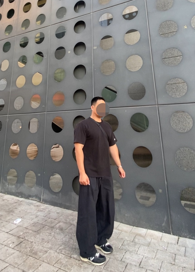 데일리룩('26. 5. 29.)어커버 오버사이즈 반팔 티셔츠, 나이키 오버핏 트레이닝 벌룬팬츠, 뉴발란스 480v5 스니커즈, 베이프 가방 카모 메신저백 크로스백, 서지컬스틸 팔찌