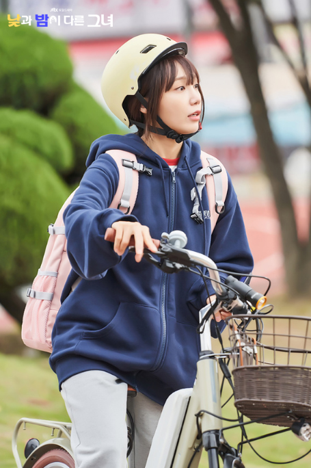 낮과 밤이 다른 그녀 줄거리