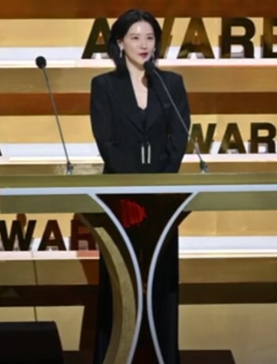  2024 KBS 연기대상 이영애 자켓 정보 출처 2024 KBS 연기대상 