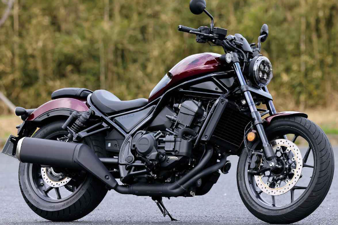 혼라 레벨 1100 오토바이의 옆모습 사진