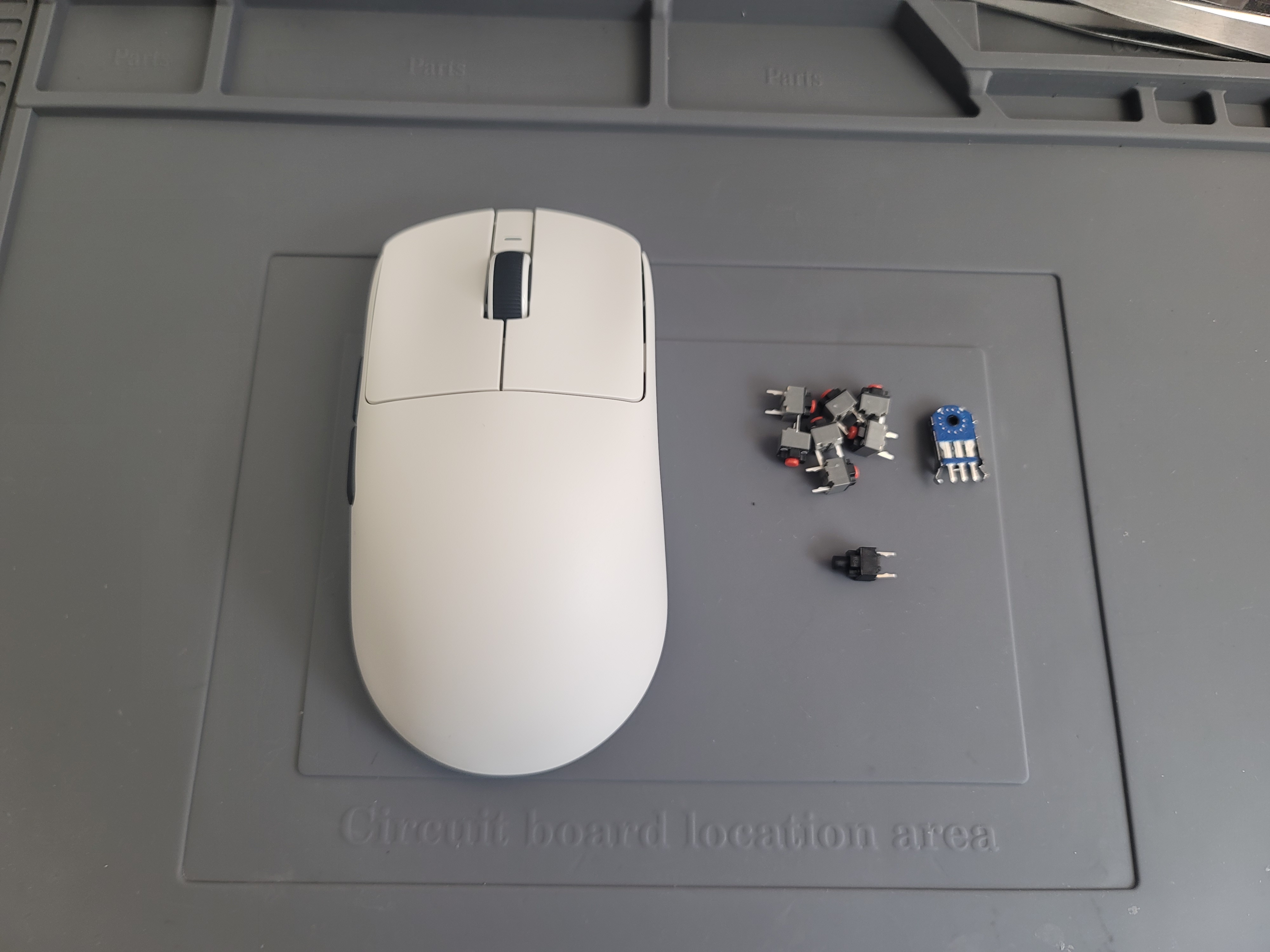 ATK GEAR R1 SE+ 저소음 개조 작업 전 마우스 카일 저소음 스위치 휠 인코더 준비