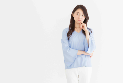 고민하는 여성
