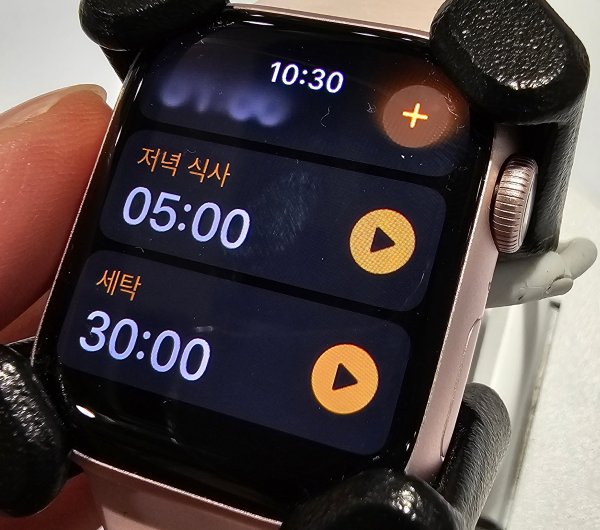 화면이 켜져있는 애플워치
