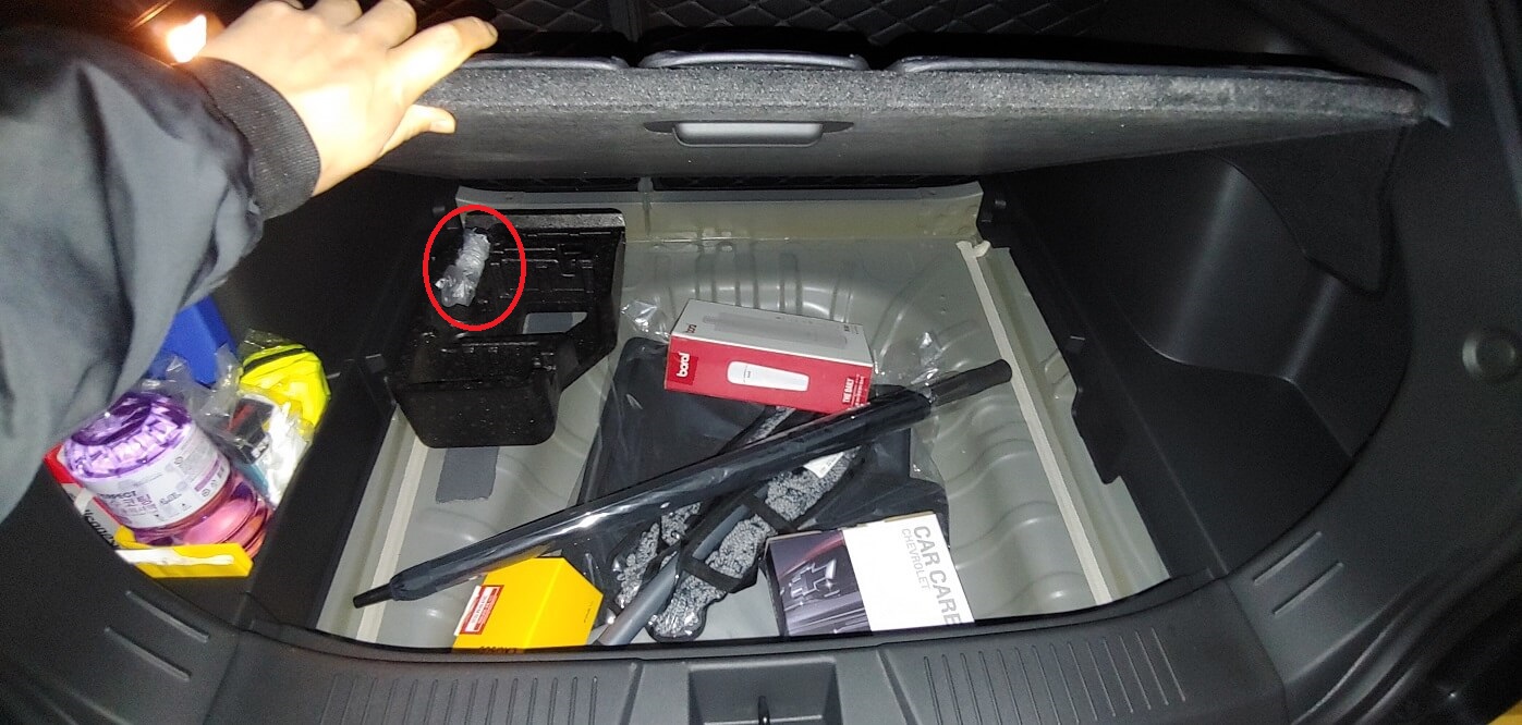 쉐보레 트랙스 크로스오버 워셔액 및 연료첨가제 넣기