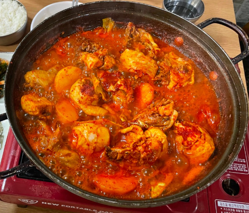 생방송투데이 막퍼주는집 8천원 닭볶음탕 관악구 봉천동 고향집 정보